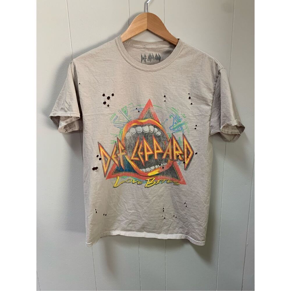 Goodie Two Sleeves Distressed Def Leppard Band  Tee S/M